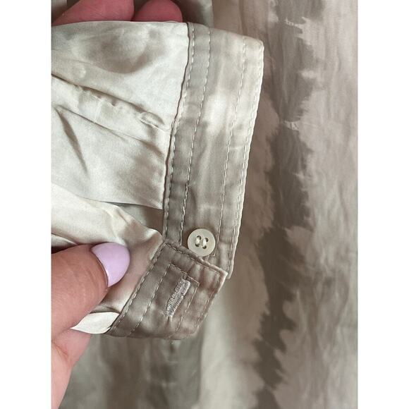 Brochu Walker Tie Dye Long Sleeve Ruffle Trim Button-Front Blouse Gray/White XS - Picture 7 of 9